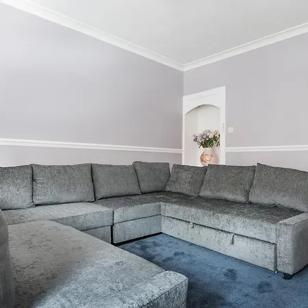 Gorgeous 2 Bed Close To Hmy Britannia شقة