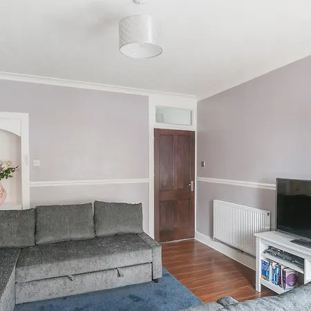 Gorgeous 2 Bed Close To Hmy Britannia إدنبرة