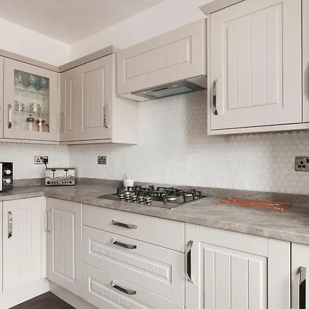 Gorgeous 2 Bed Close To Hmy Britannia *