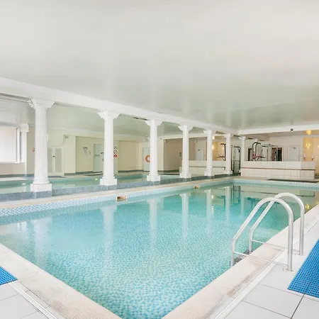 Apartment Stunning 2 Bed Near Haymarket With Pool Edinburgh