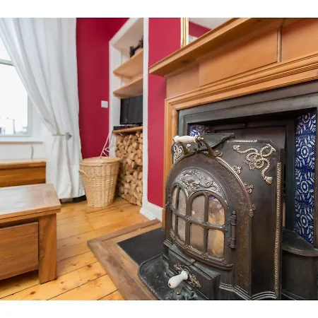 Apartment Character In The Heart Of Morningside Edinburgh