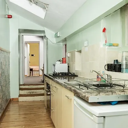 Centre Townhouse 2*