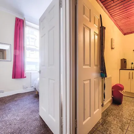 Central W/courtyard By Guestready
