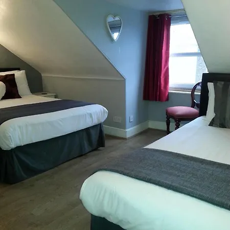 Townhouse Pensión 3*