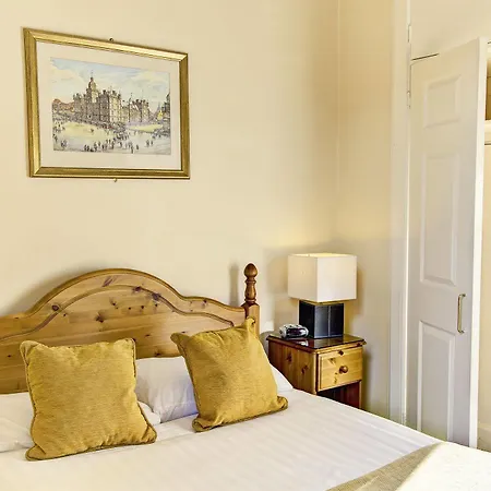 Fountain Court - Morrison 3*