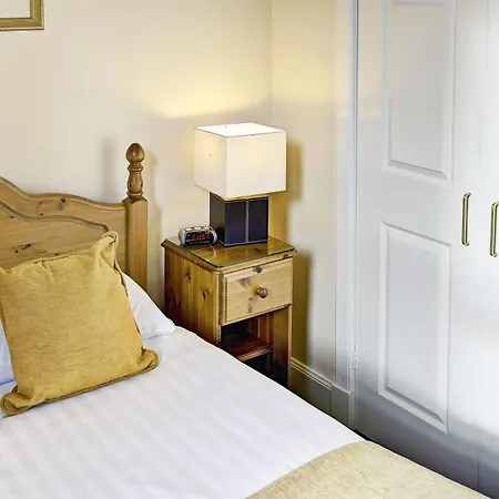Fountain Court - Morrison 3*