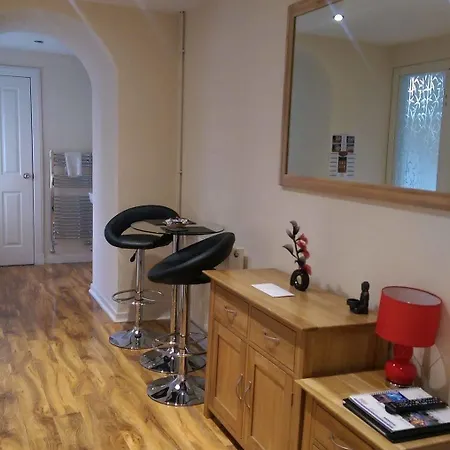 Edinburgh City Suites 4*