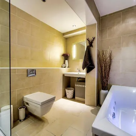 Appartamento Luxury 1-bed In The Heart Of The City Centre Edimburgo