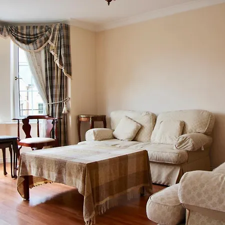 2 Bedroom Flat Near Centre 公寓 *