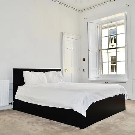 3 Bedroom Flat Near City Centre * Edimburgo