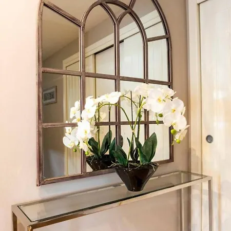 Altido Stunning And Modern 3bedroom Mews House With Parking Ferienhaus