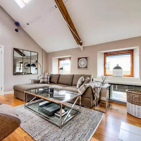 Altido Stunning And Modern 3bedroom Mews House With Parking