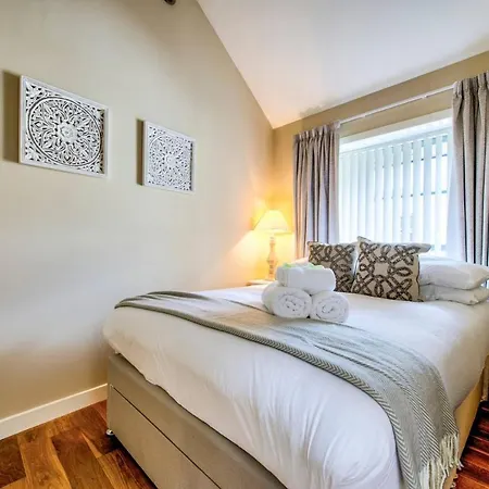 Altido Stunning And Modern 3bedroom Mews House With Parking Edinburgh