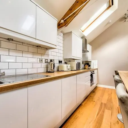 Ferienhaus Altido Stunning And Modern 3bedroom Mews House With Parking