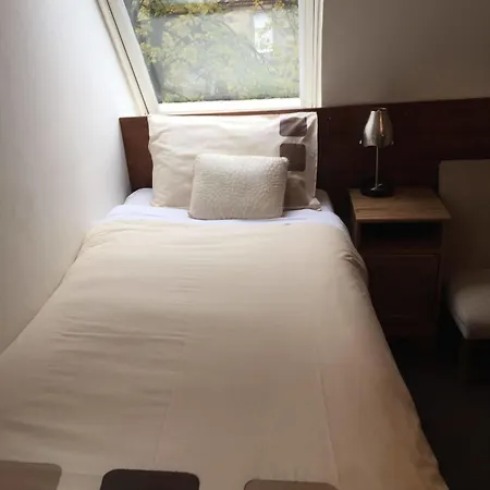 Πανσιόν Allison House 16 4*