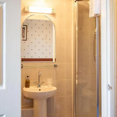 Alba Hills 3* Edinburgh