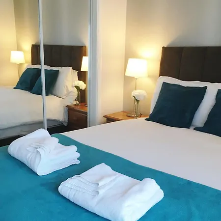 Calton Apartments * Edinburgh