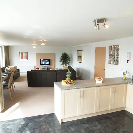 Fountain Court - Eq2 4*