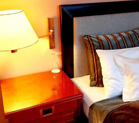 호텔 Travelodge Waterloo Place 2*