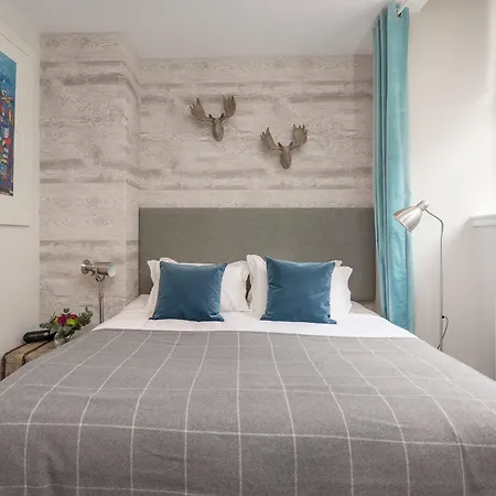 Atholl Apartment *