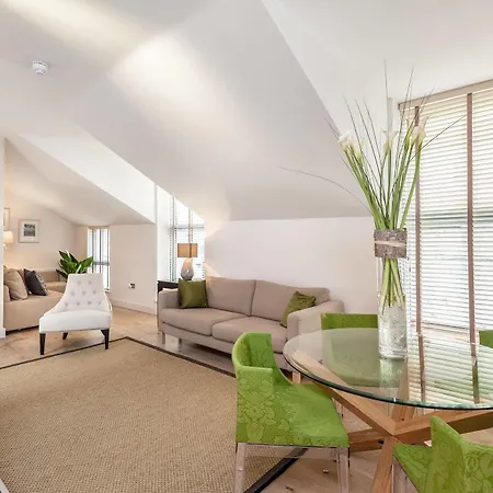 Atholl Apartment *