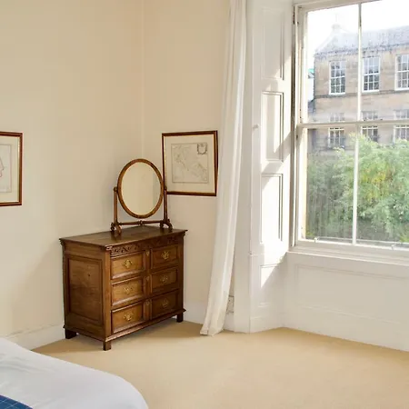 Spacious Flat In Central Stockbridge * Edynburg