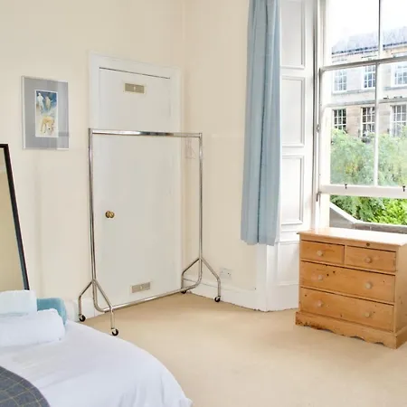 Spacious Flat In Central Stockbridge