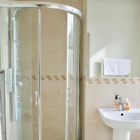 Spacious Flat In Central Stockbridge Apartament