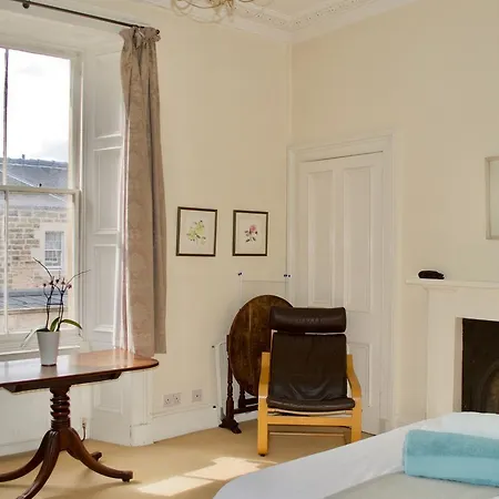 Spacious Flat In Central Stockbridge * Edynburg