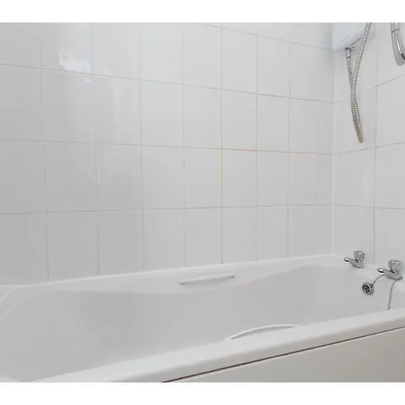 Homely Tenement For 2 Near Botanic Gardens