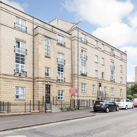 Annandale Street Quiet Central Family With Parking * Edinburg