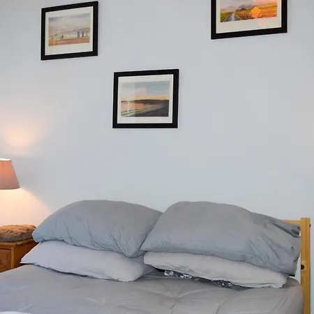 Bright 2 Bedroom In City Centre
