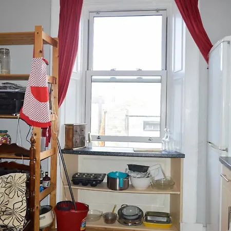 Bright 2 Bedroom In City Centre