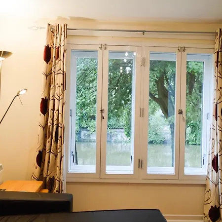 1 Bedroom Flat Near Leith Shore
