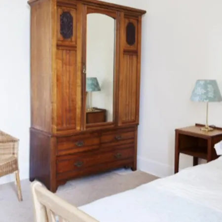 Spacious 4 Bedroom In * Edinburgh