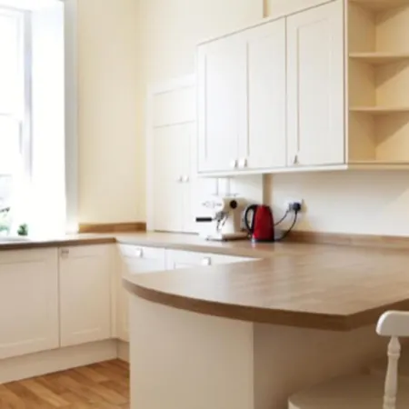 Apartment Spacious 4 Bedroom In