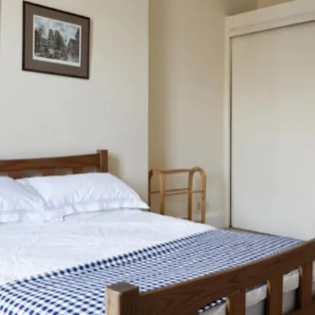 Apartment Spacious 4 Bedroom In
