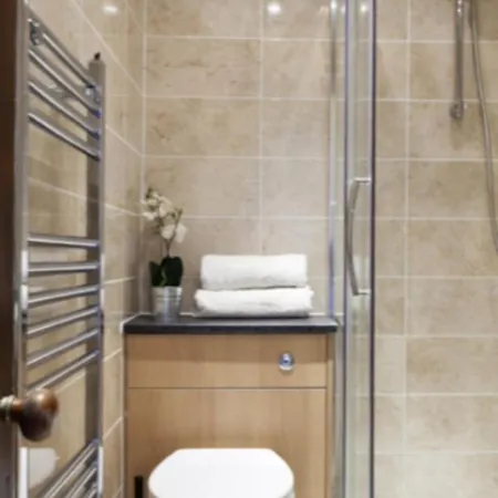 Apartment Spacious 4 Bedroom In