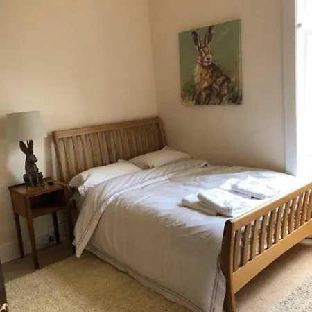 Spacious 4 Bedroom In Apartment