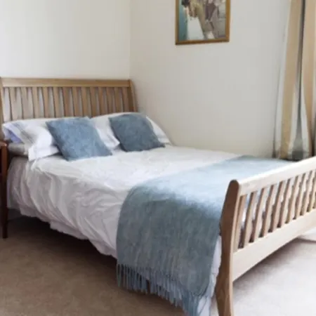 Spacious 4 Bedroom In Apartment Edinburgh