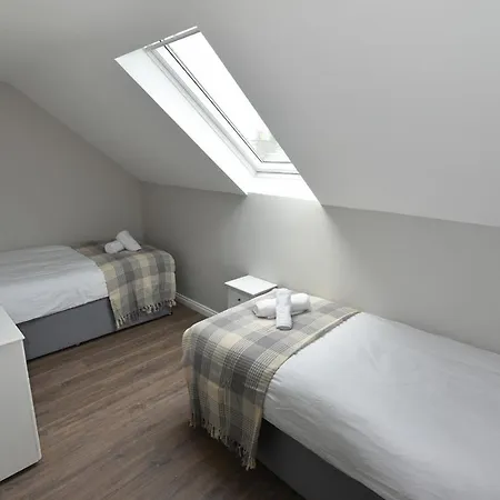 St Patrick Square Main Door * Edynburg