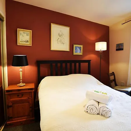 Joivy Bohemian Writers Retreat In Old Town *