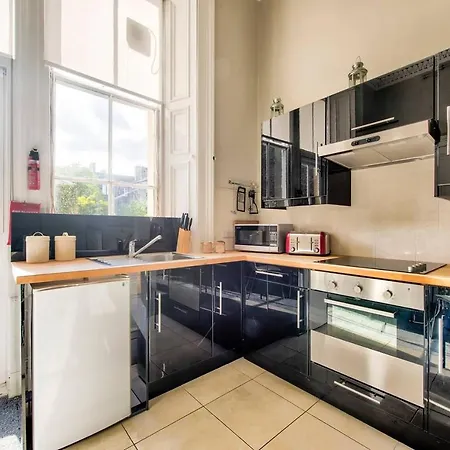 Stylish & Spacious City Centre Apt W/ Terrace * Edinburgh