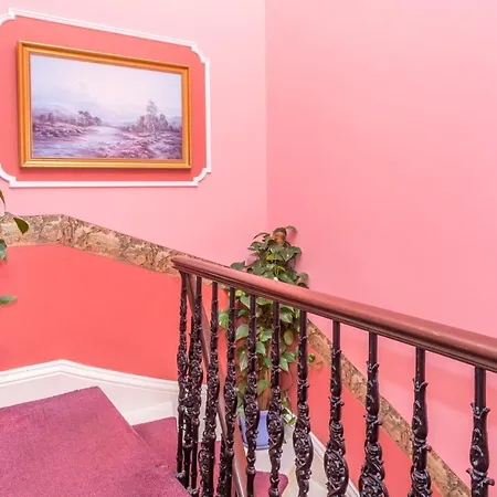 Menzies Guest house 3*