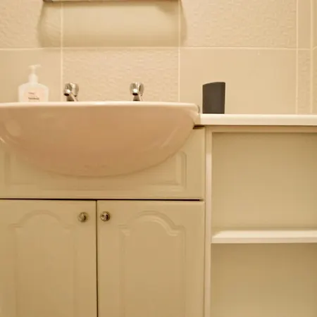 Appartement 3 Bedroom Flat In *