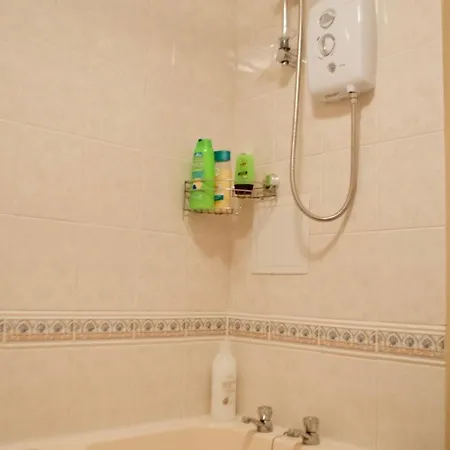 3 Bedroom Flat In Edinburgh
