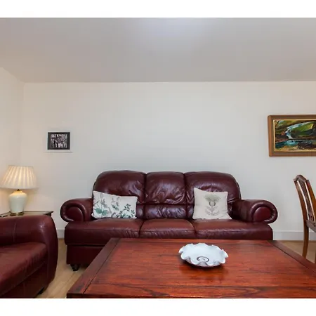 Daire Spacious, Central
