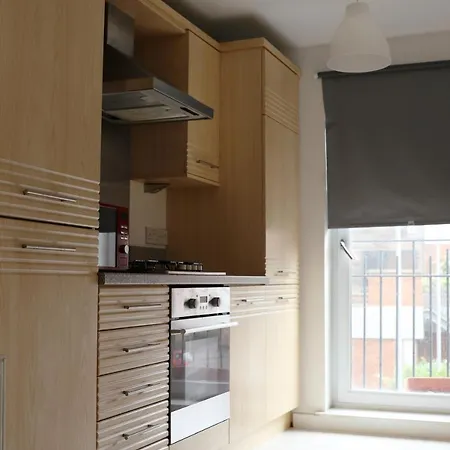 Two Bed Two Toilet Free Parking