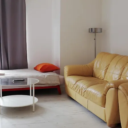 Two Bed Two Toilet Free Parking *