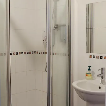 Two Bed Two Toilet Free Parking Apartament